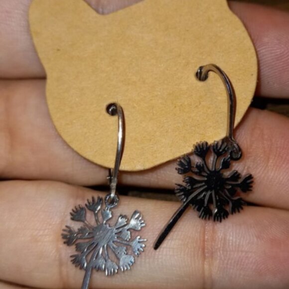 🌸✨ Fun & Floral Earrings – $20/4 pairs ✨🐱🌼 - Picture 5 of 5